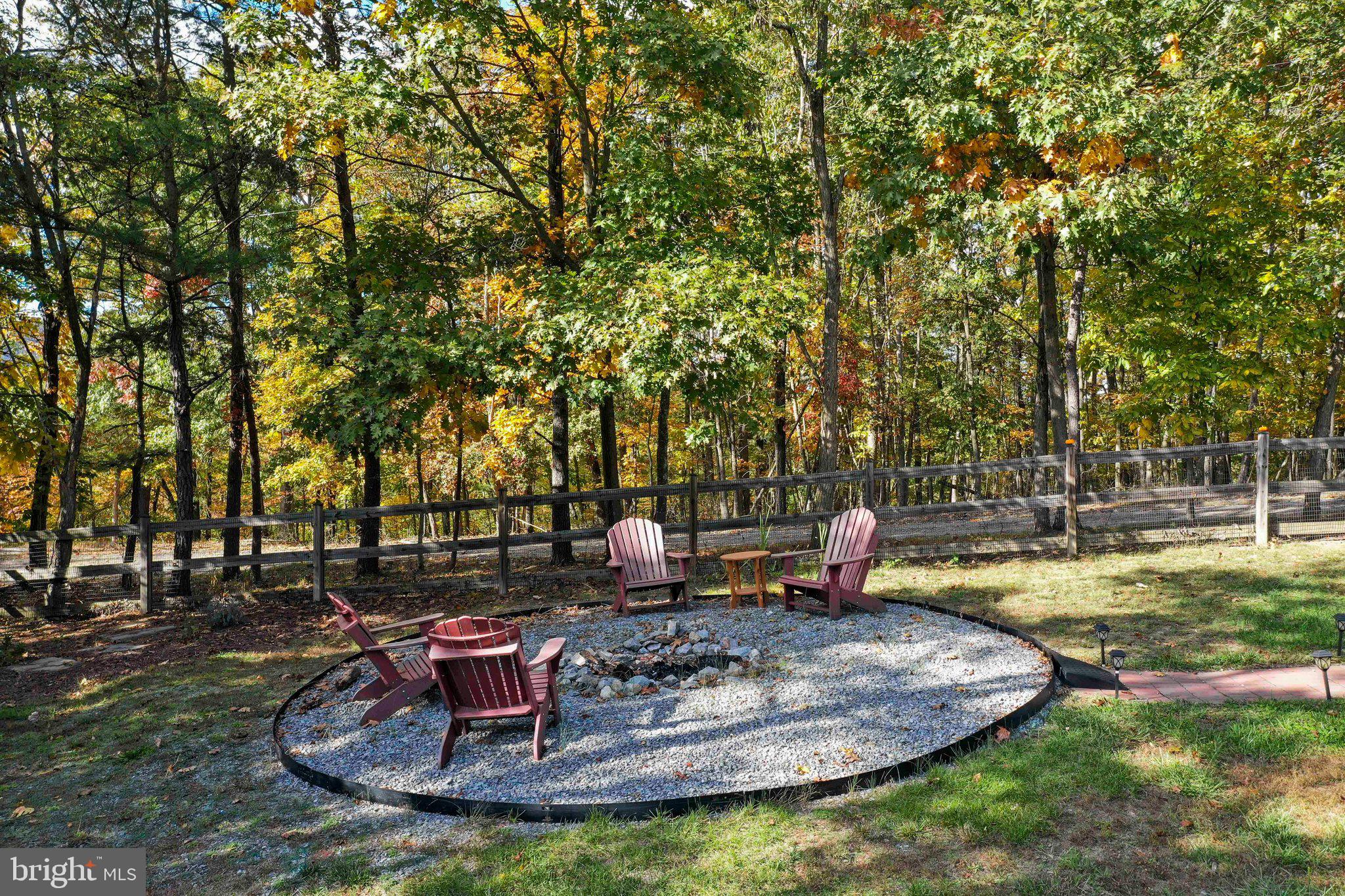 COLONIAL VILLAGE - Residential