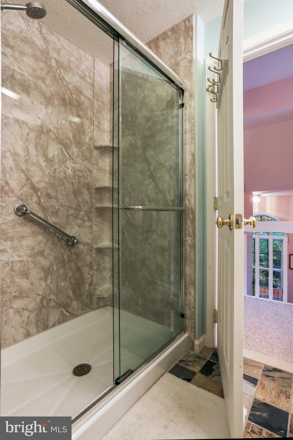 COLONIAL VILLAGE - Residential