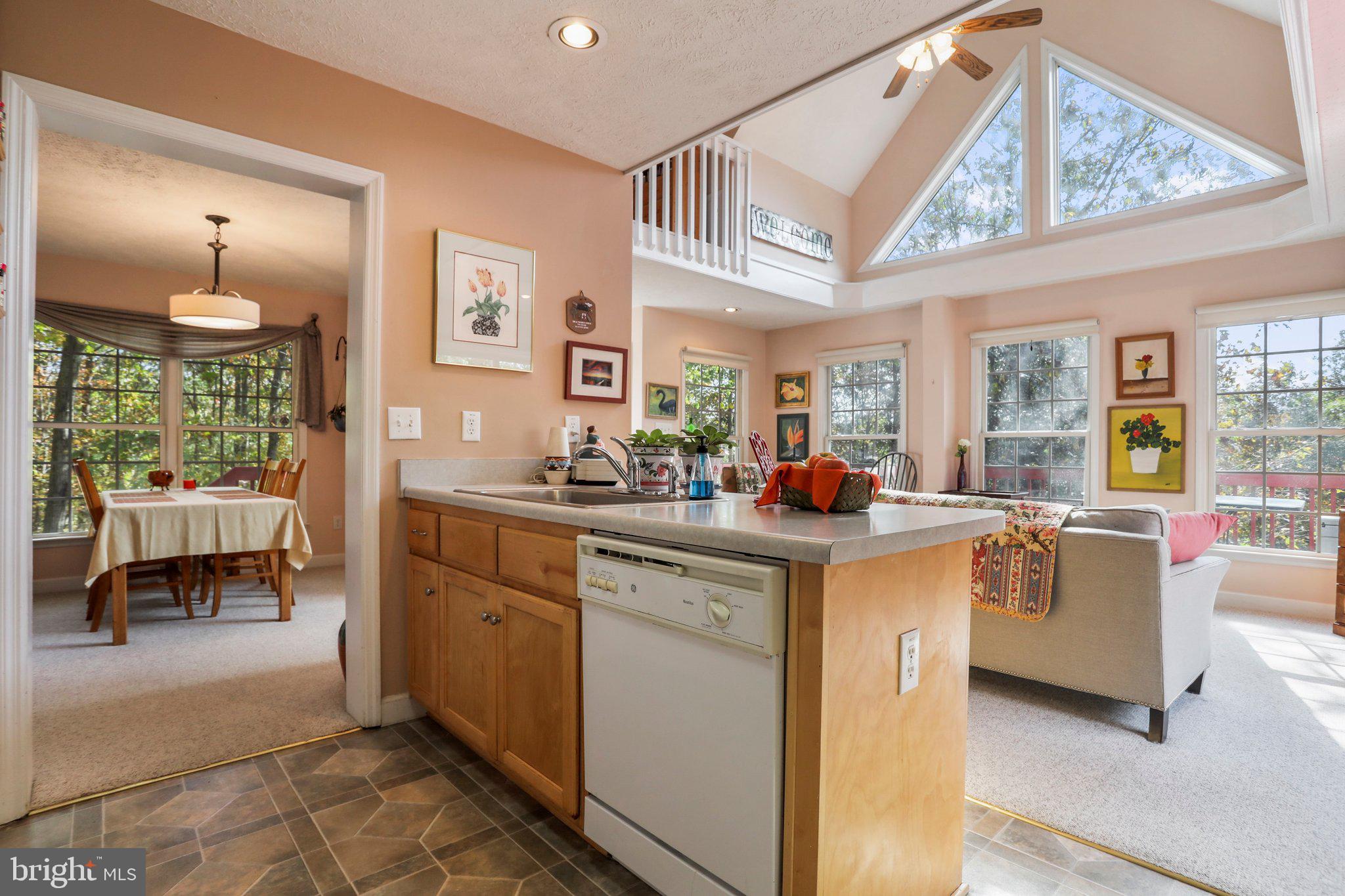 COLONIAL VILLAGE - Residential