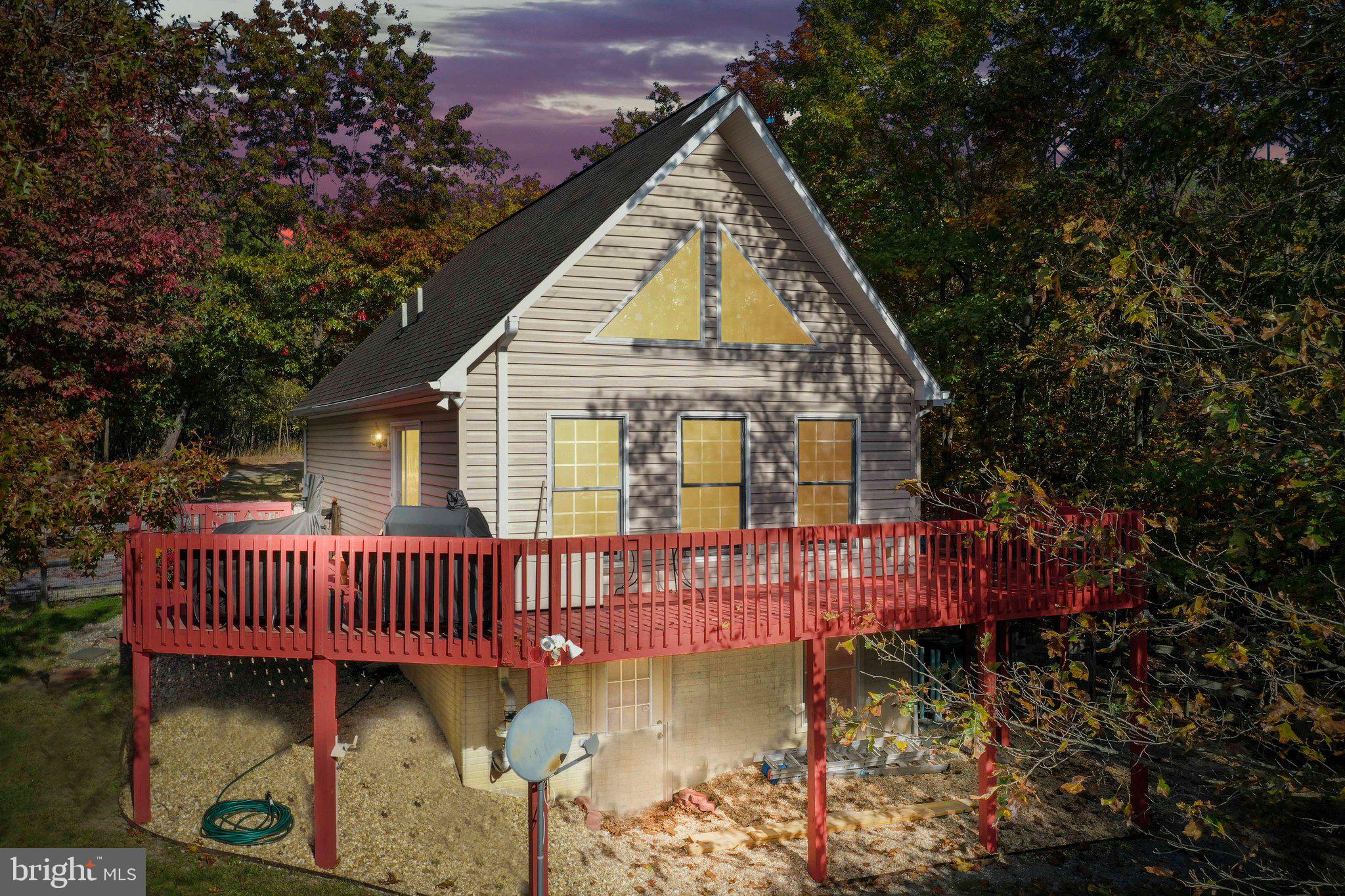 COLONIAL VILLAGE - Residential