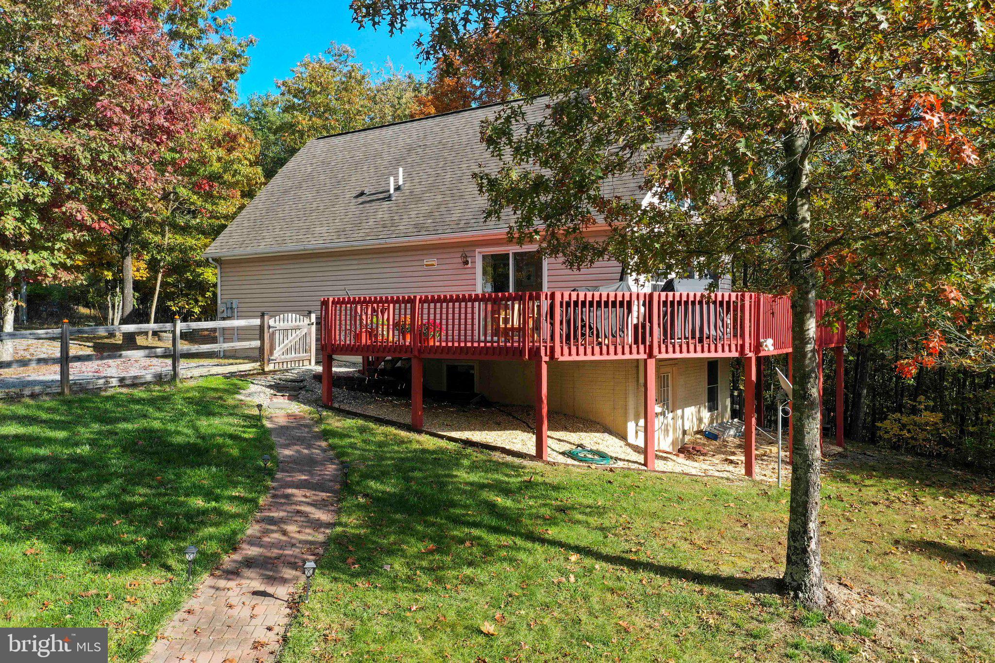 COLONIAL VILLAGE - Residential