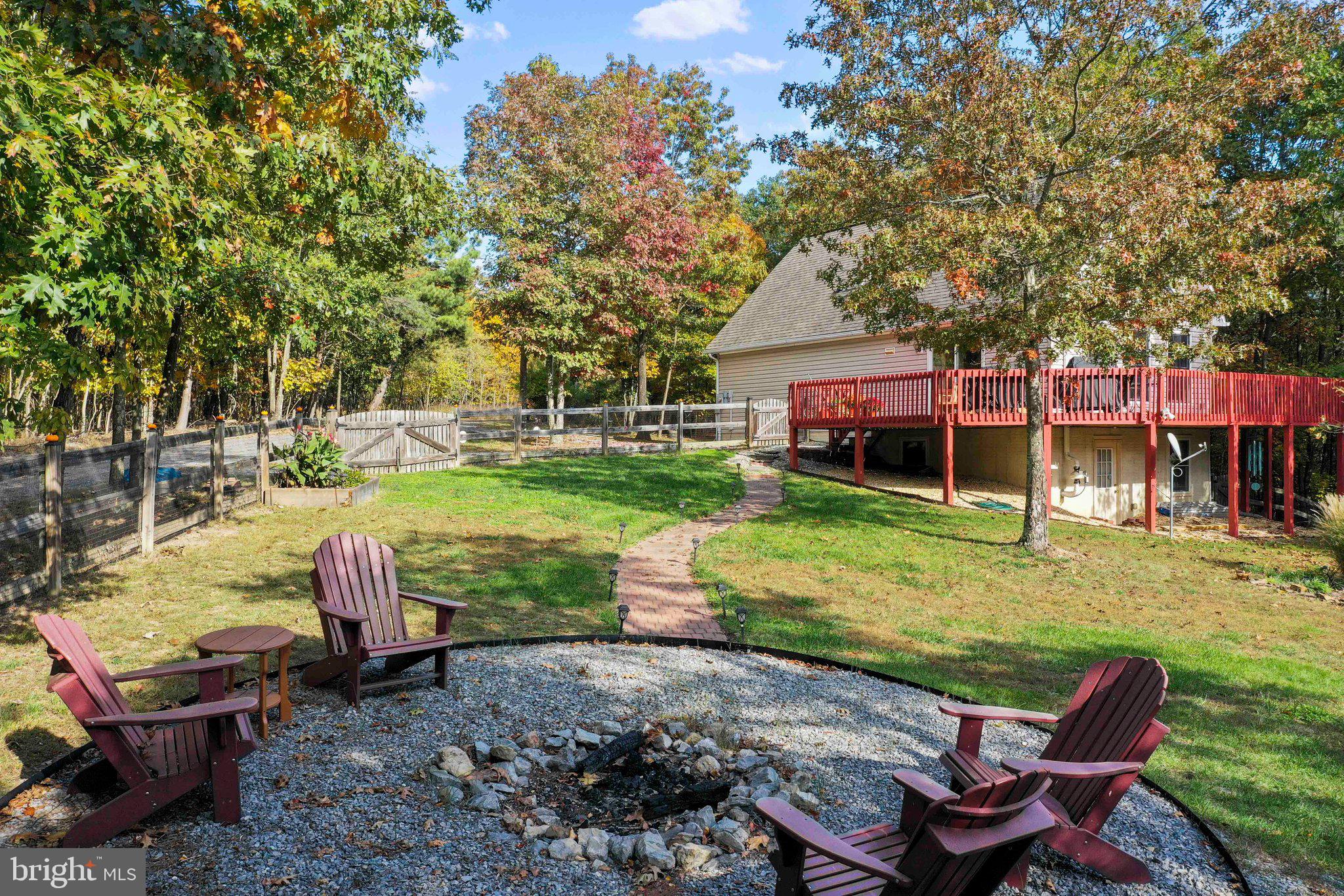 COLONIAL VILLAGE - Residential