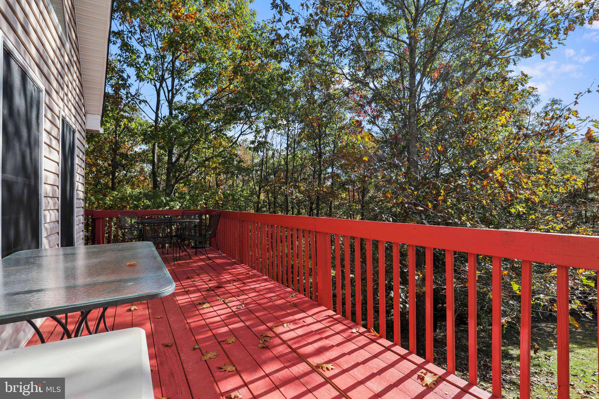 COLONIAL VILLAGE - Residential