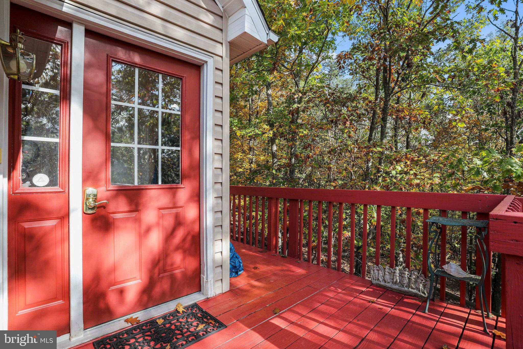 COLONIAL VILLAGE - Residential