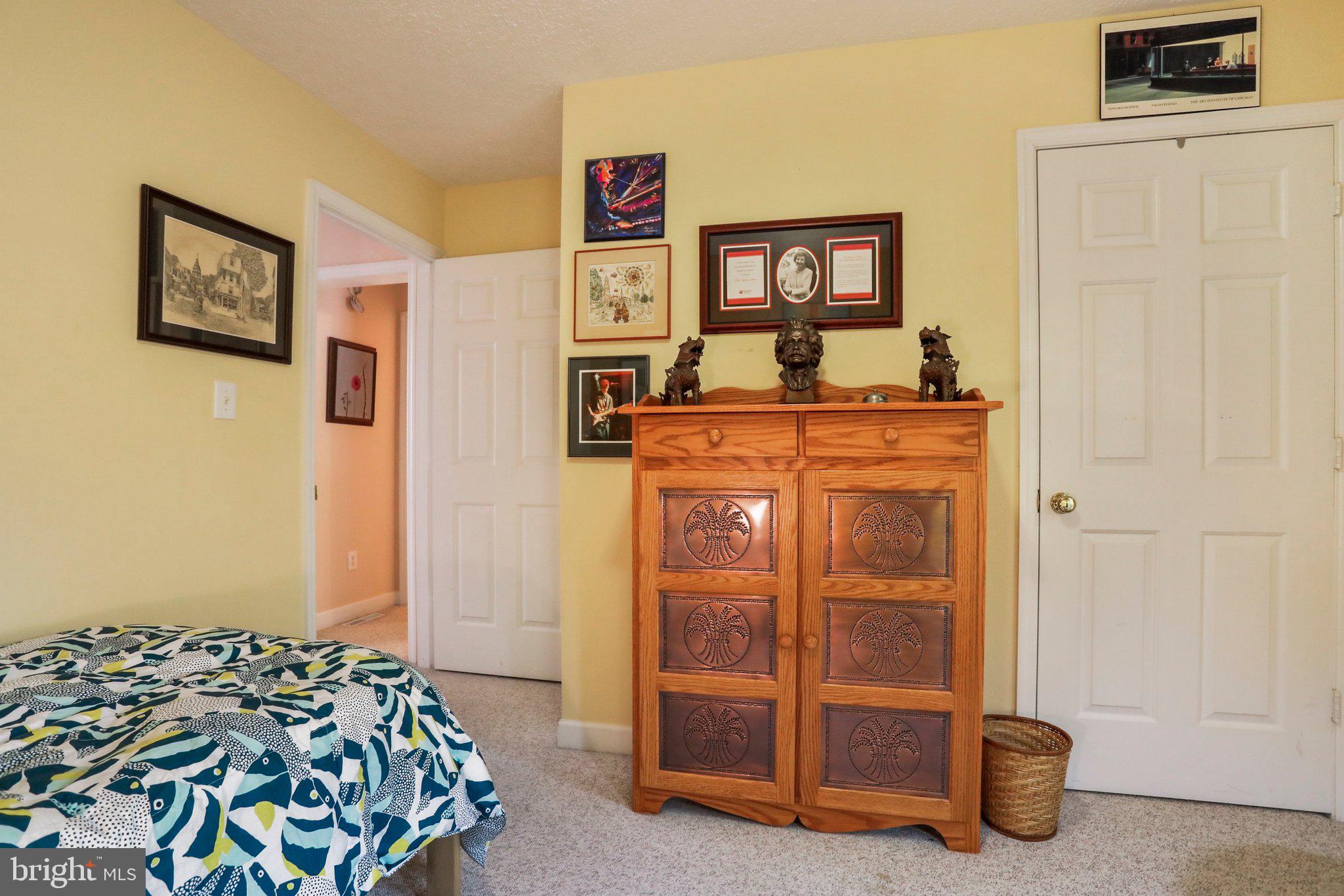 COLONIAL VILLAGE - Residential