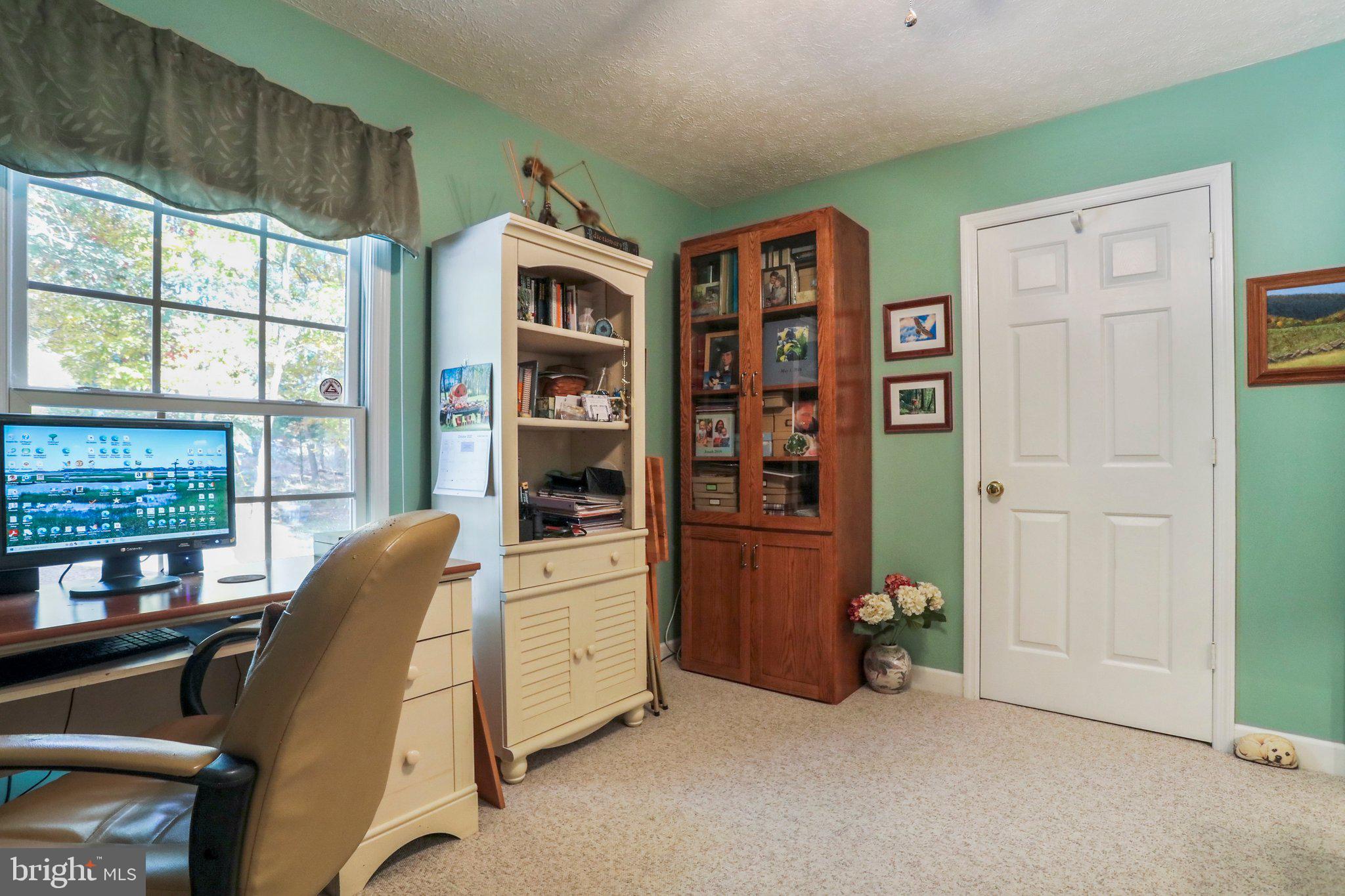 COLONIAL VILLAGE - Residential