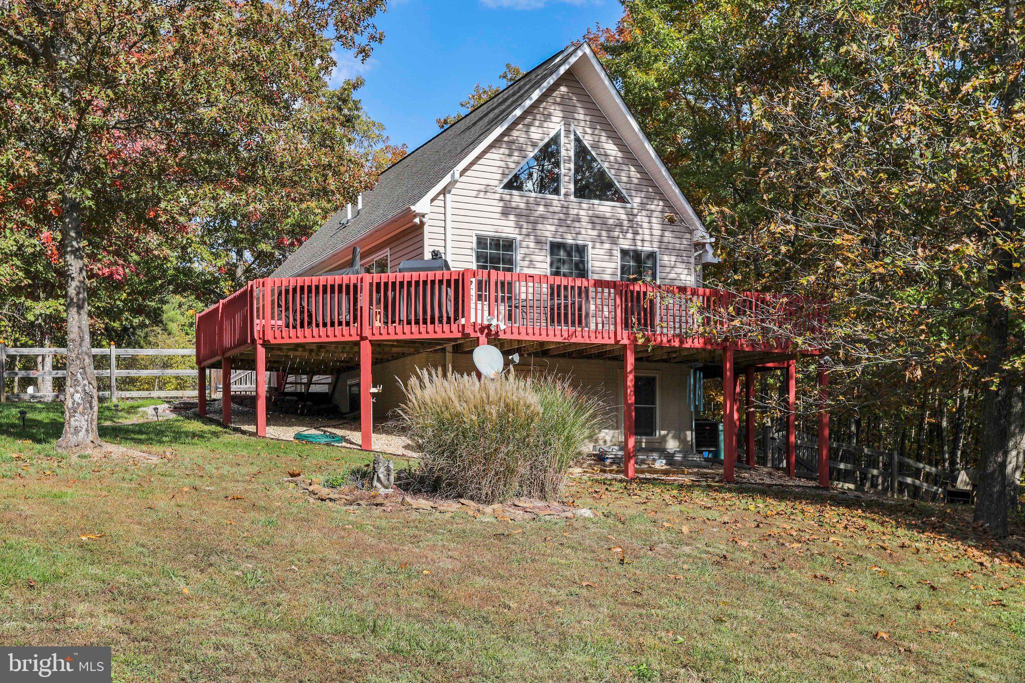 COLONIAL VILLAGE - Residential