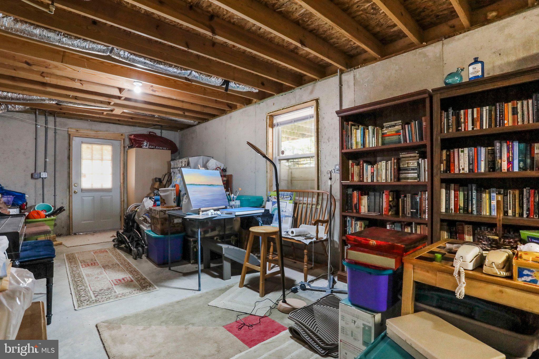 COLONIAL VILLAGE - Residential