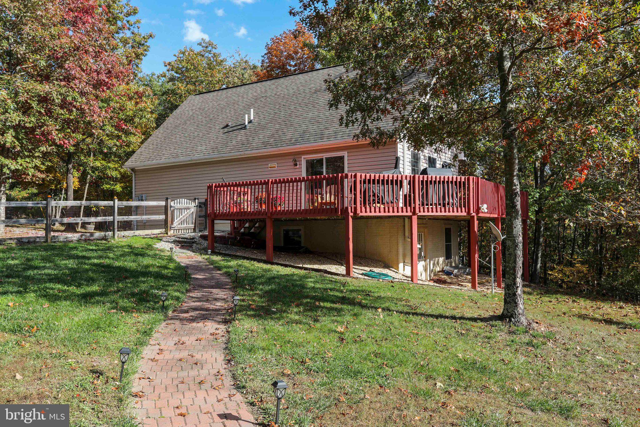 COLONIAL VILLAGE - Residential