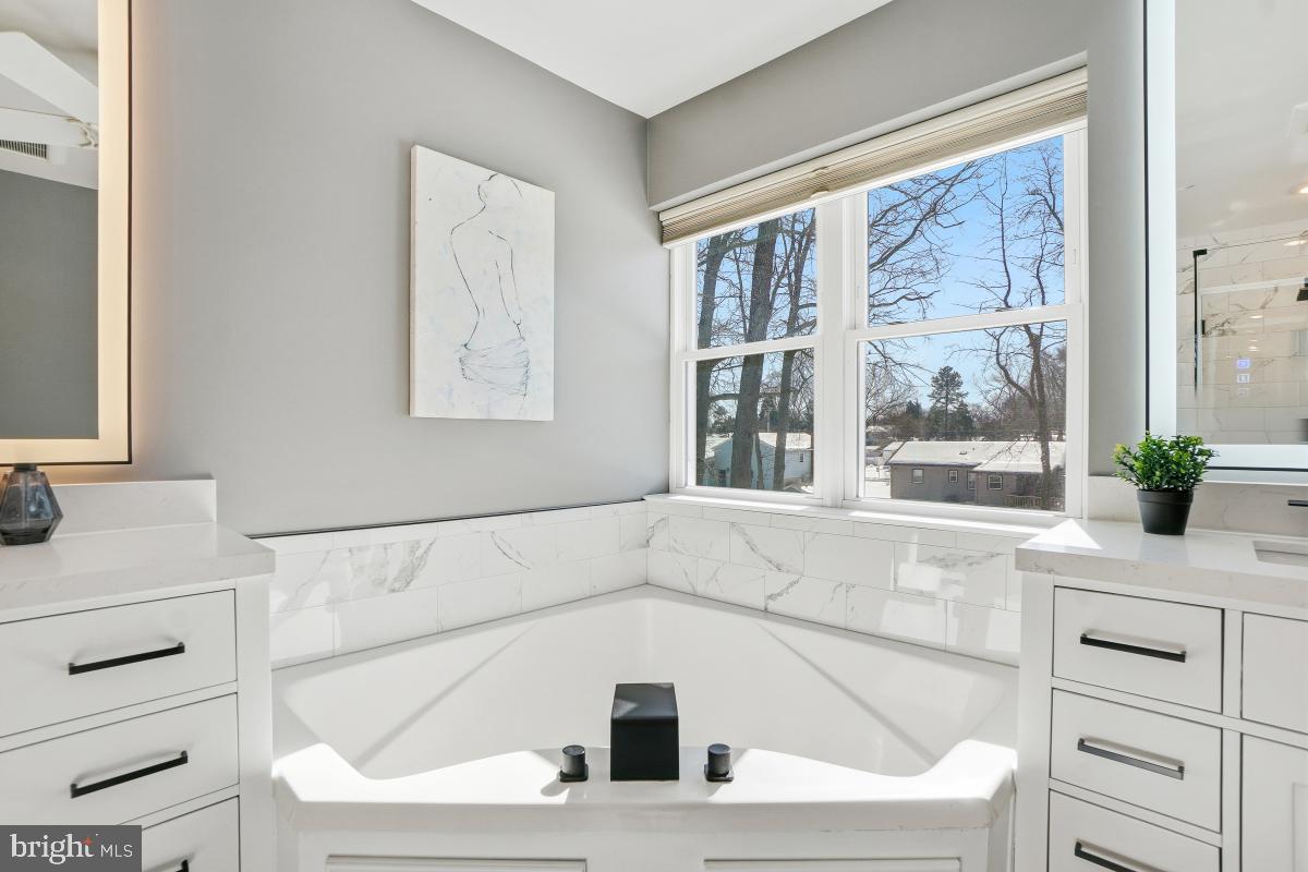 HILLSMERE ESTATES - Residential