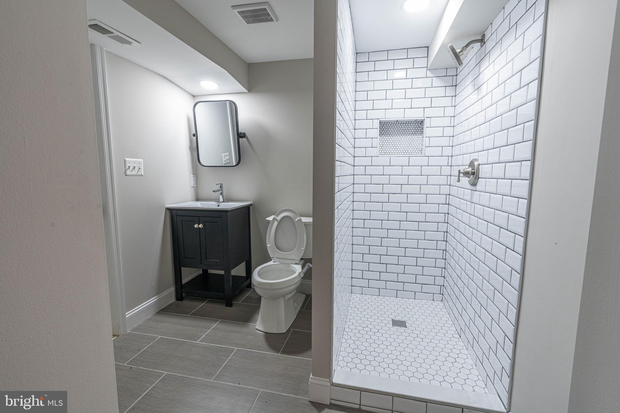 ROLAND PARK - Residential