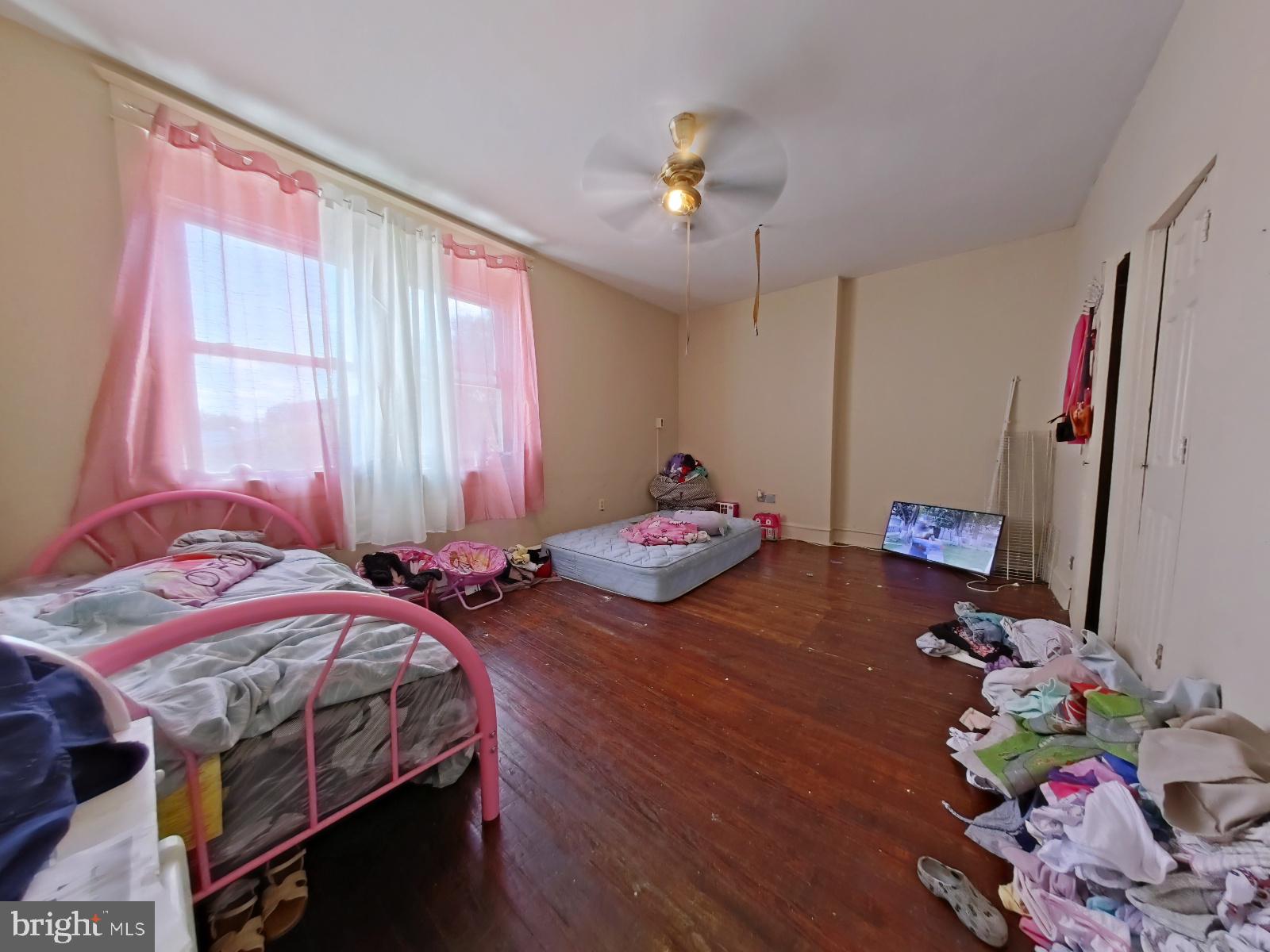 FRANKFORD - Commercial Sale