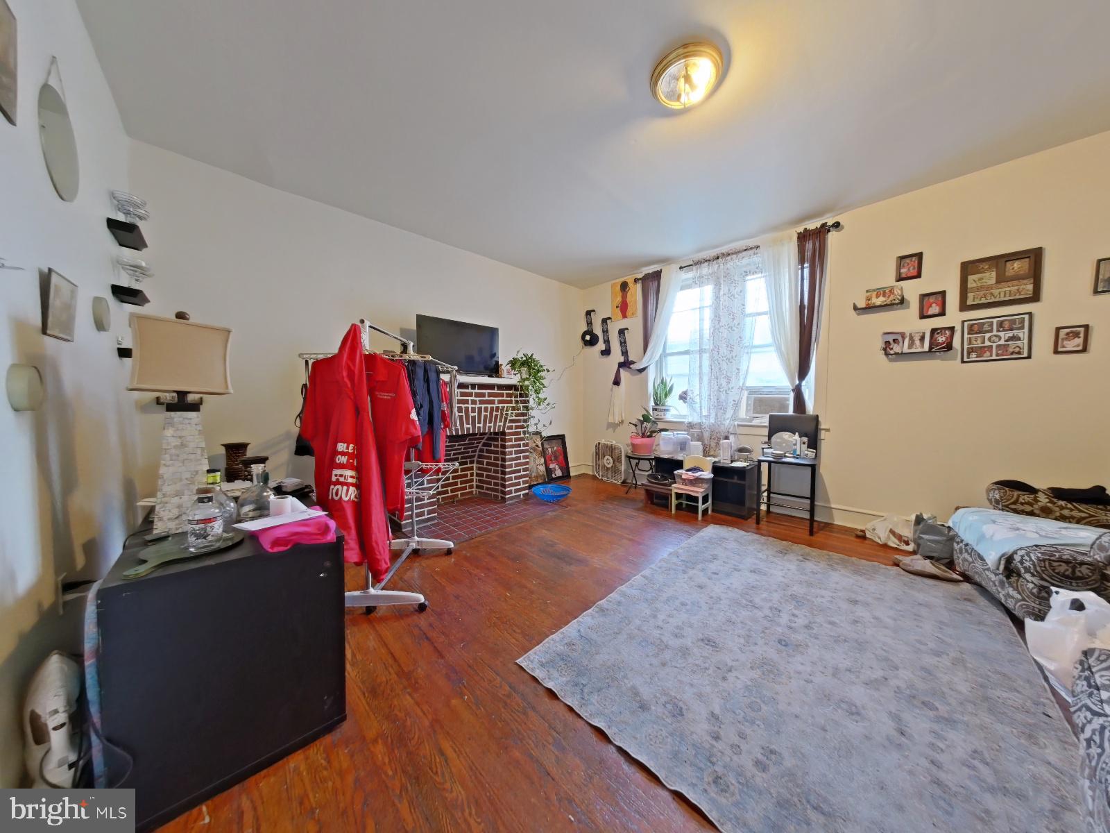 FRANKFORD - Commercial Sale