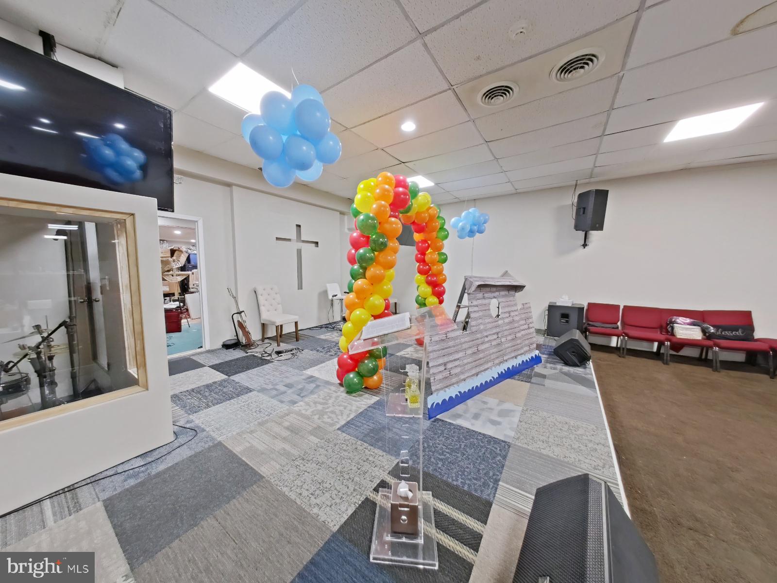 FRANKFORD - Commercial Sale