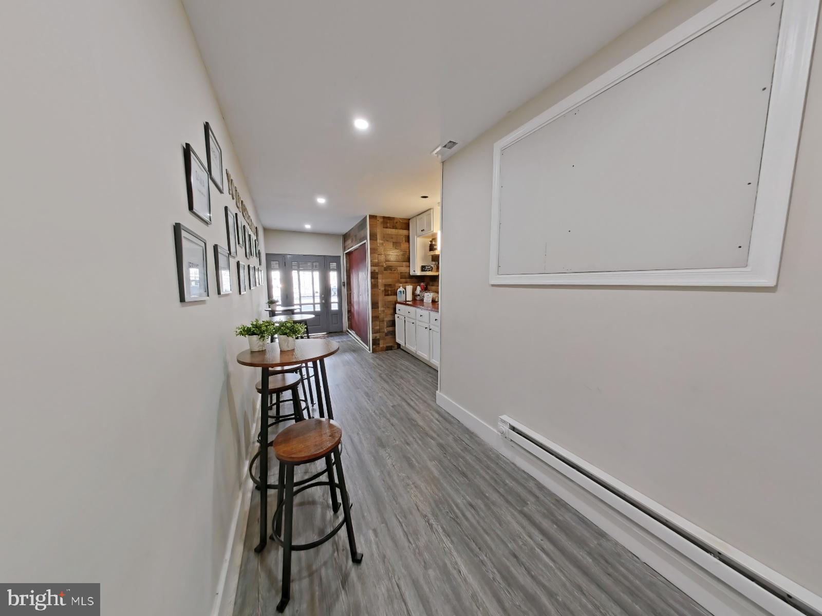 FRANKFORD - Commercial Sale