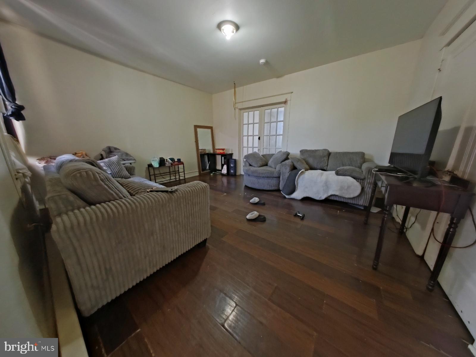 FRANKFORD - Commercial Sale