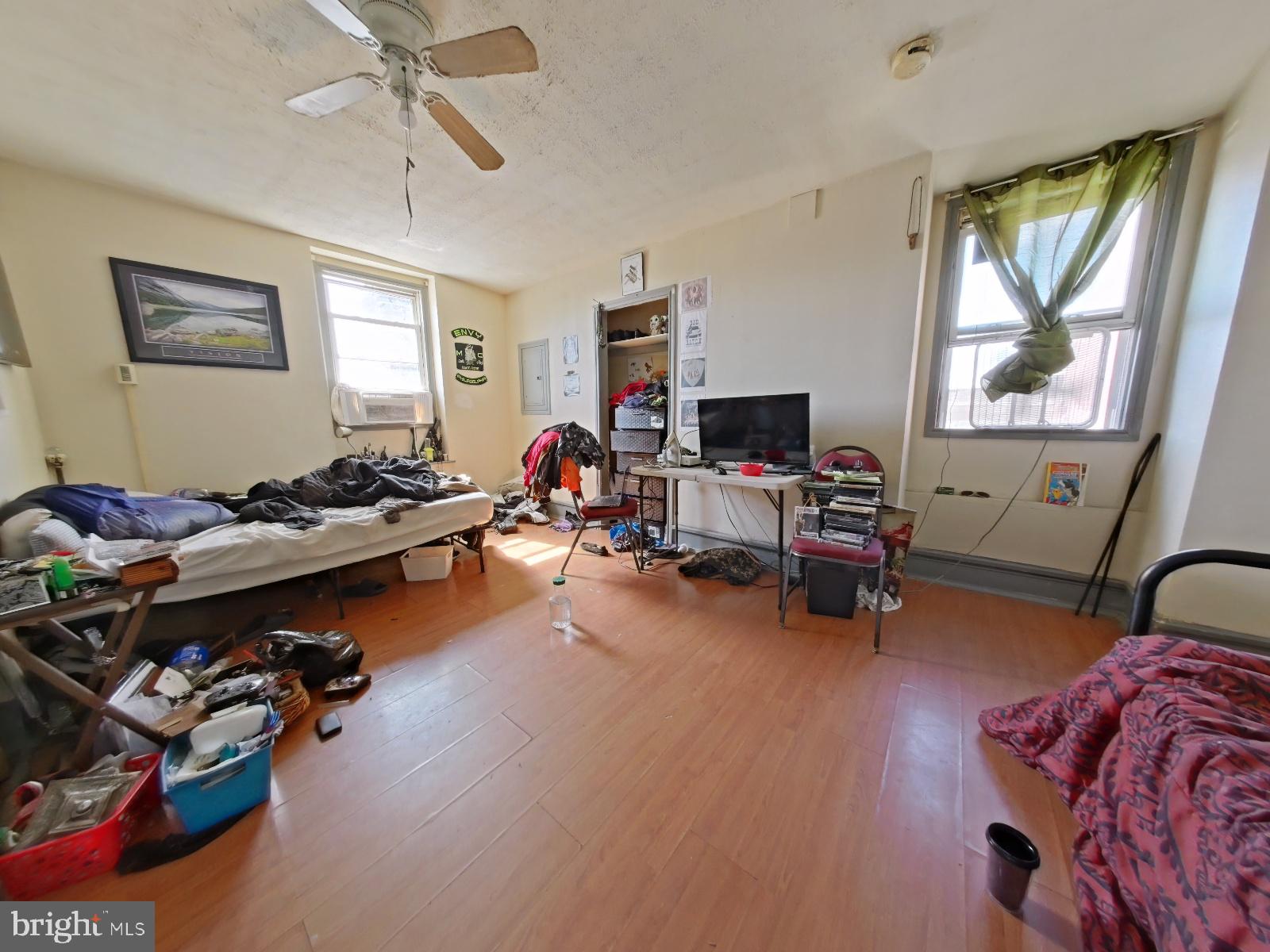 FRANKFORD - Commercial Sale