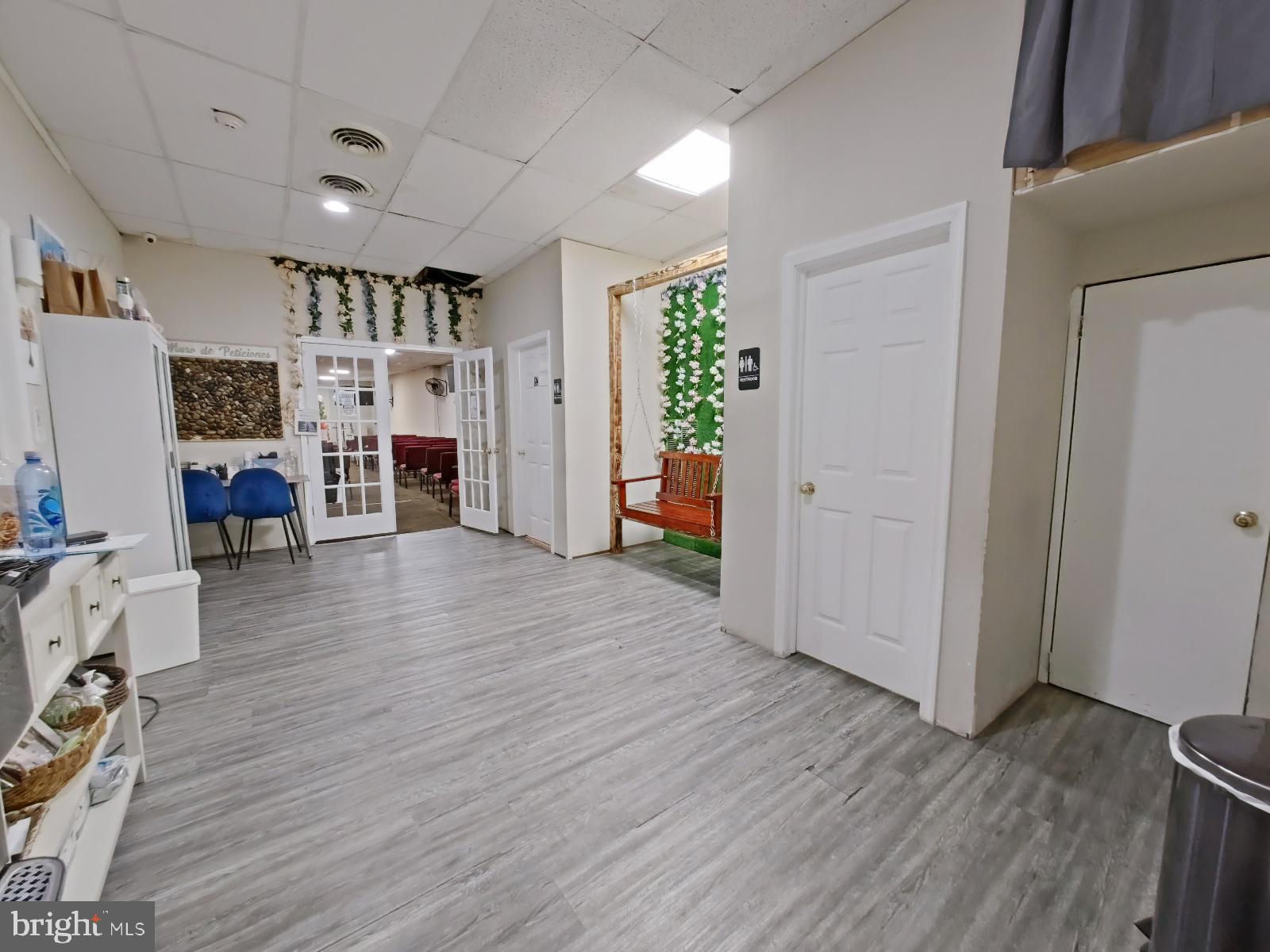 FRANKFORD - Commercial Sale