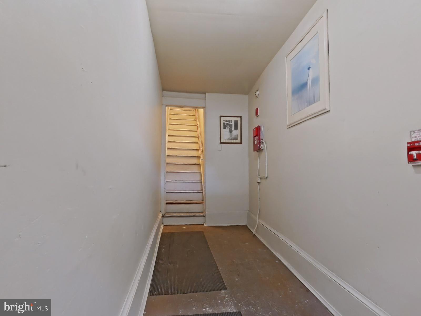 FRANKFORD - Commercial Sale