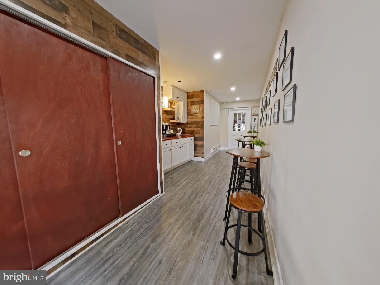 FRANKFORD - Commercial Sale