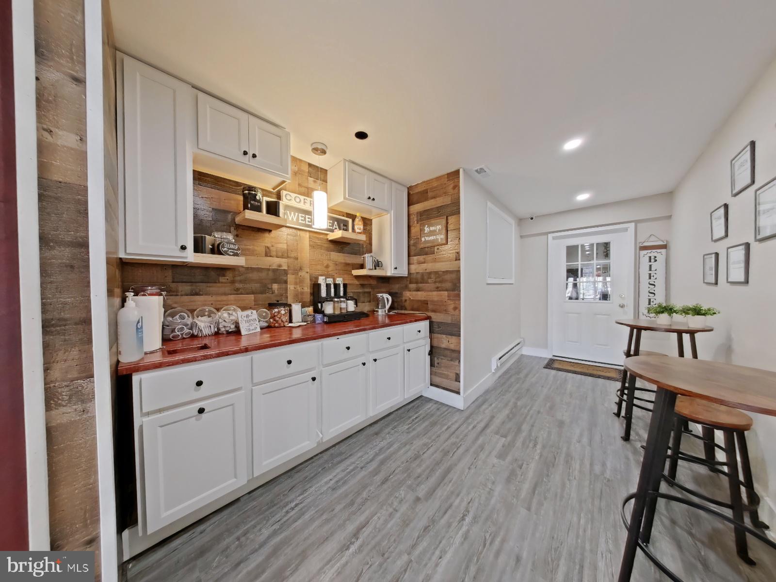 FRANKFORD - Commercial Sale