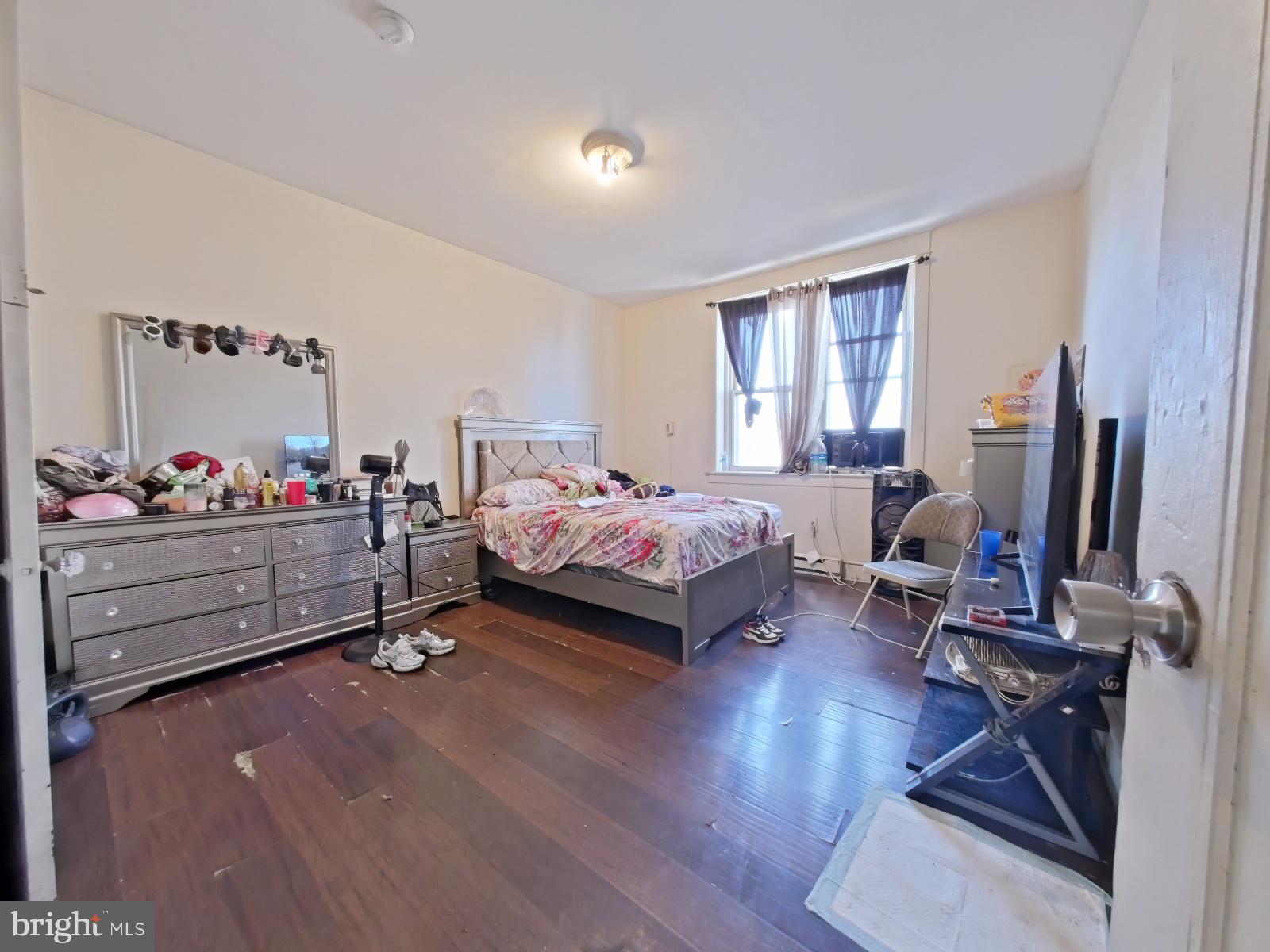 FRANKFORD - Commercial Sale