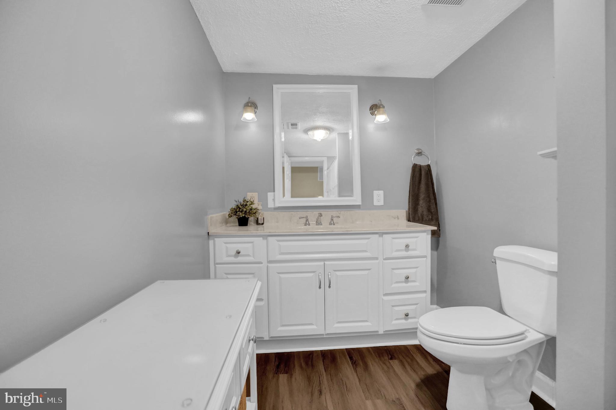 HARBOUR OAKS - Residential