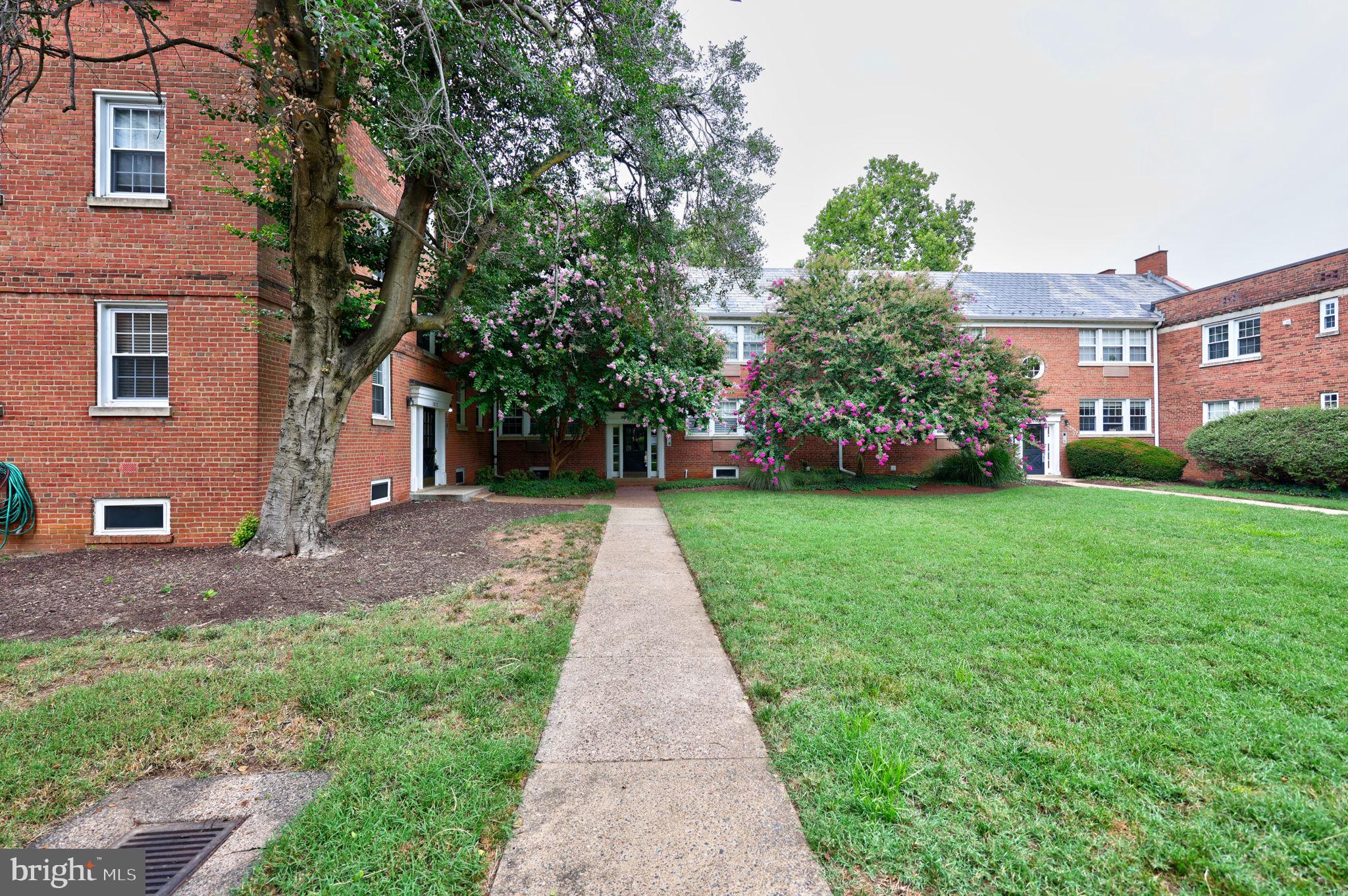 1814 W ABINGDON DRIVE 201