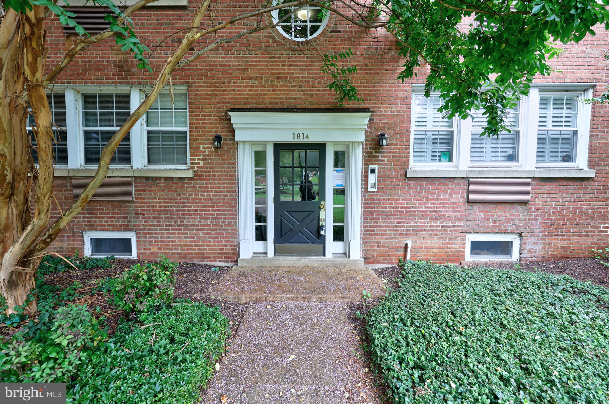 Opportunity knocks in Alexandria! This corner unit condo has lots of windows and "green" views. The walls and ceilings were freshly painted. Update the kitchen and bathroom to make it your own. Located just minutes from Old Town’s charming, shops and dining. Only one exit from DC National airport and one light to DC. Fall in love with this unbeatable convenience. Bring your vision and transform this property into the perfect home or investment. The association is replacing the roof this August. Potowmack Crossing II (1800 block of condo buildings) allows pets.