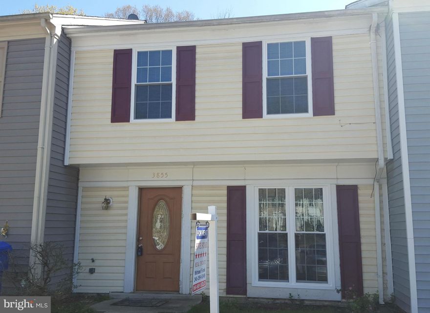 GREAT TOWNHOME LOCATED IN WALDORF.  WALKING DISTANCE TO EVERYTHING.