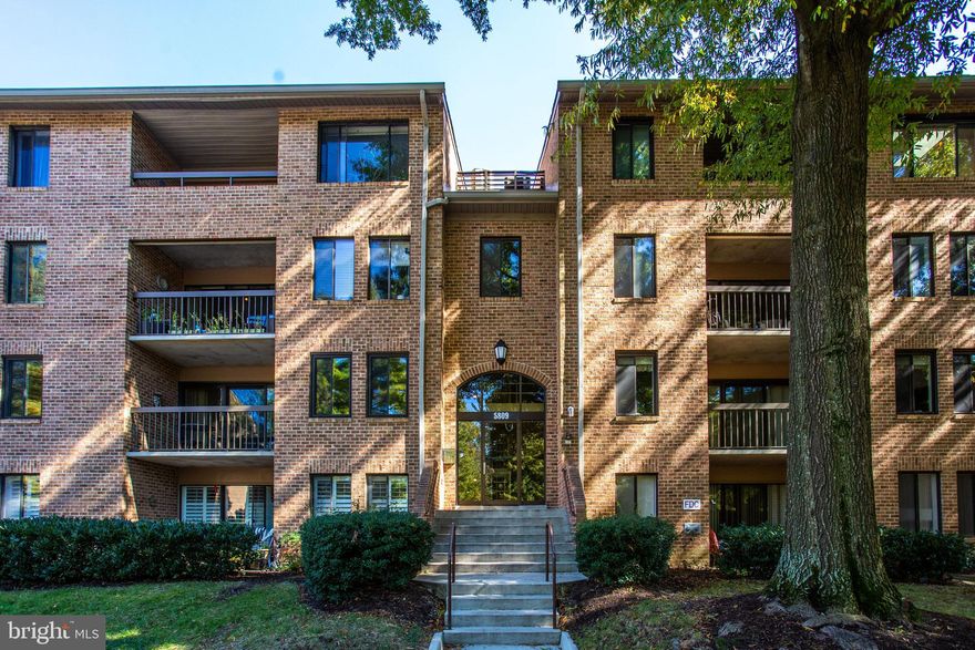 Gorgeous walk-out terrace level 1,263sqft 2BR/2BA available for immediate occupancy in Georgetown Village! Large updated kitchen! Formal dining room! Large family / living room! Master suite! Separate storage room included! Loads of parking and pets allowed! Pool, tennis and basketball courts! Close to Metro, Strathmore, Trolley Trail, Whole Foods, shopping and restaurants! Call today for your private showing!