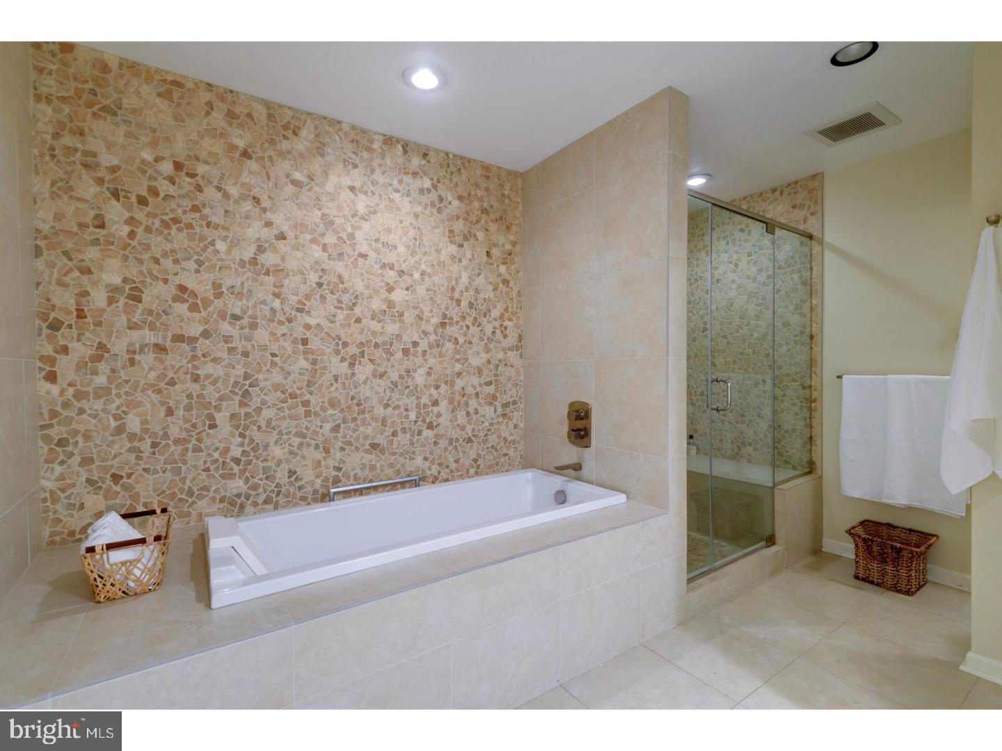 SOCIETY HILL - Residential