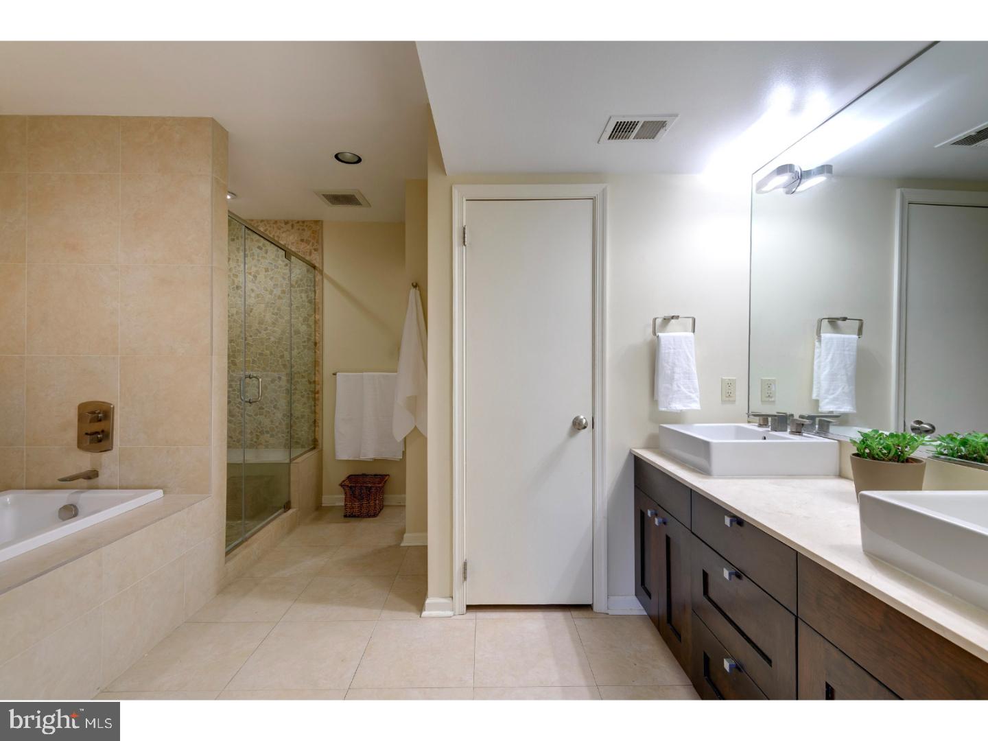 SOCIETY HILL - Residential