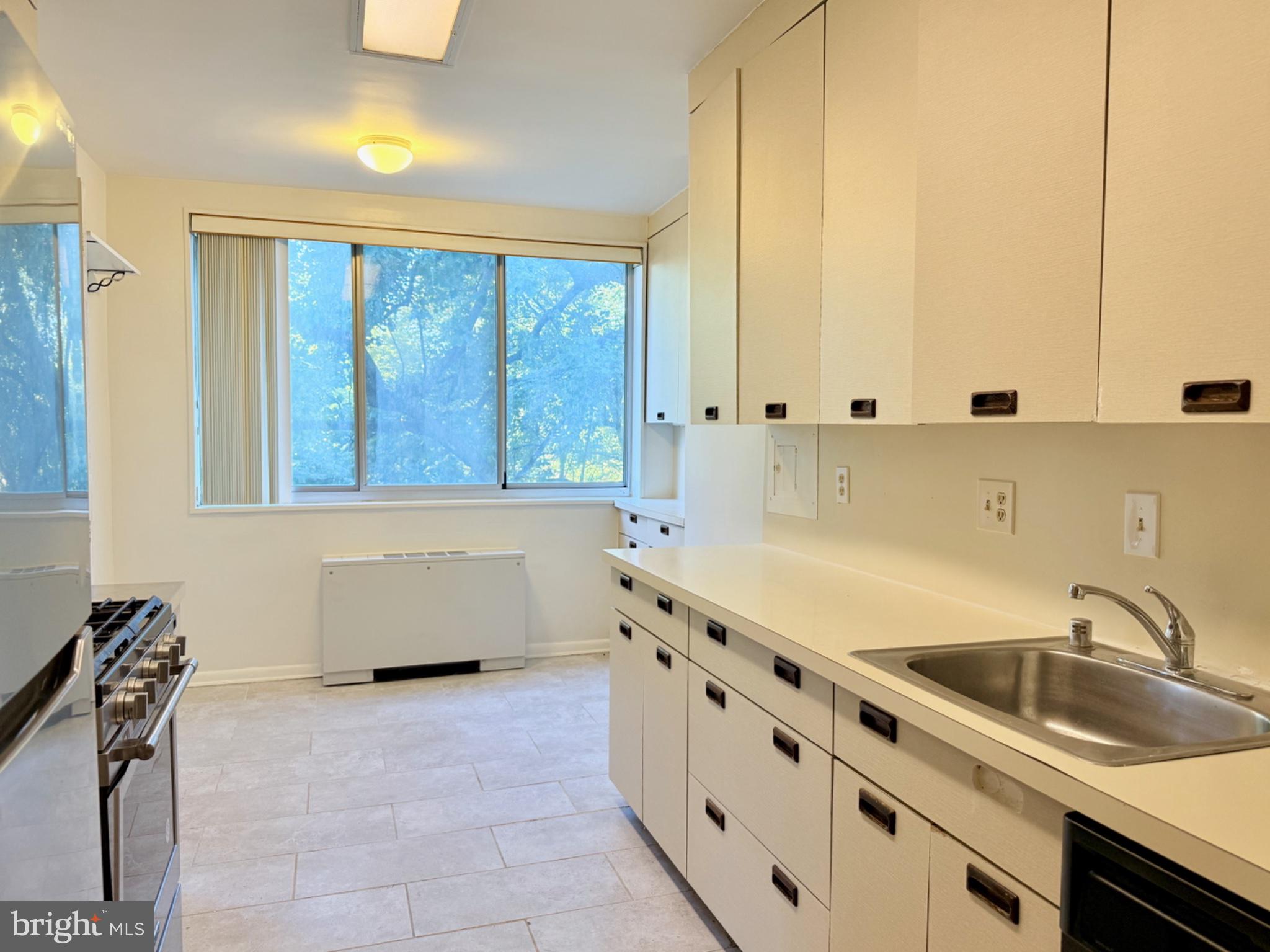 10401 GROSVENOR PLACE 310
