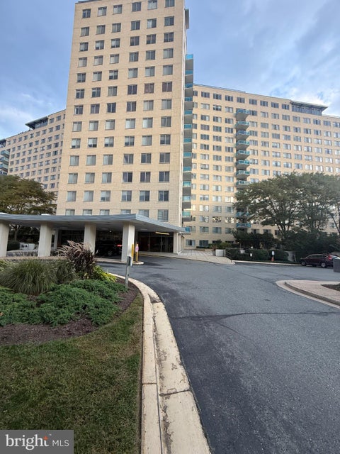 Condo For Rent - 10401 Grosvenor Place #310<br/> ROCKVILLE, MD 20852