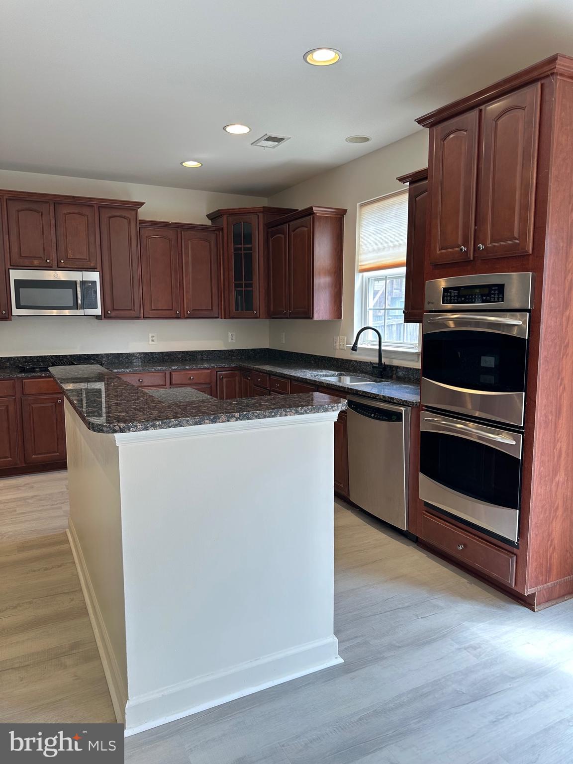 WESTBURY - Residential