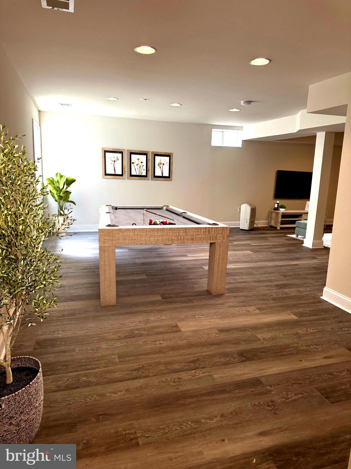 WESTBURY - Residential