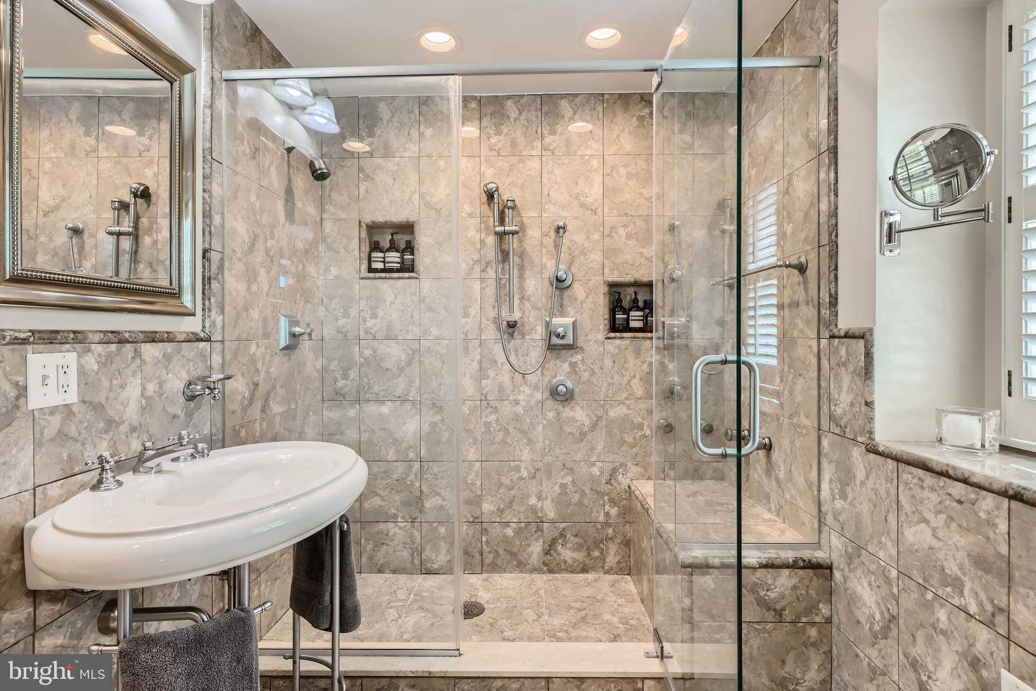 LONG GREEN MANOR - Residential