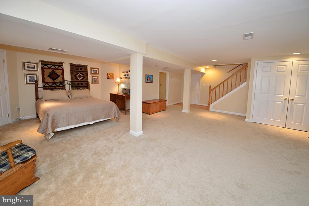 WEST VIENNA WOODS - Residential Lease