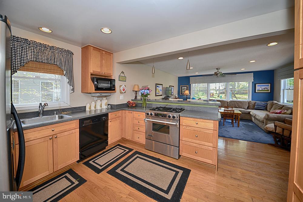 WEST VIENNA WOODS - Residential Lease