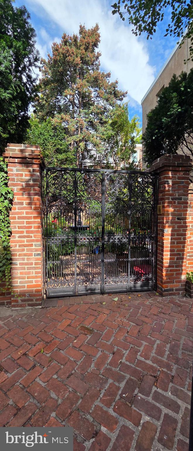 WASHINGTON SQ WEST - Residential