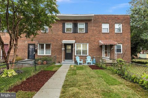 Photo of 3637 Edison Street, ALEXANDRIA, VA 22305 (MLS # VAAX2054876)