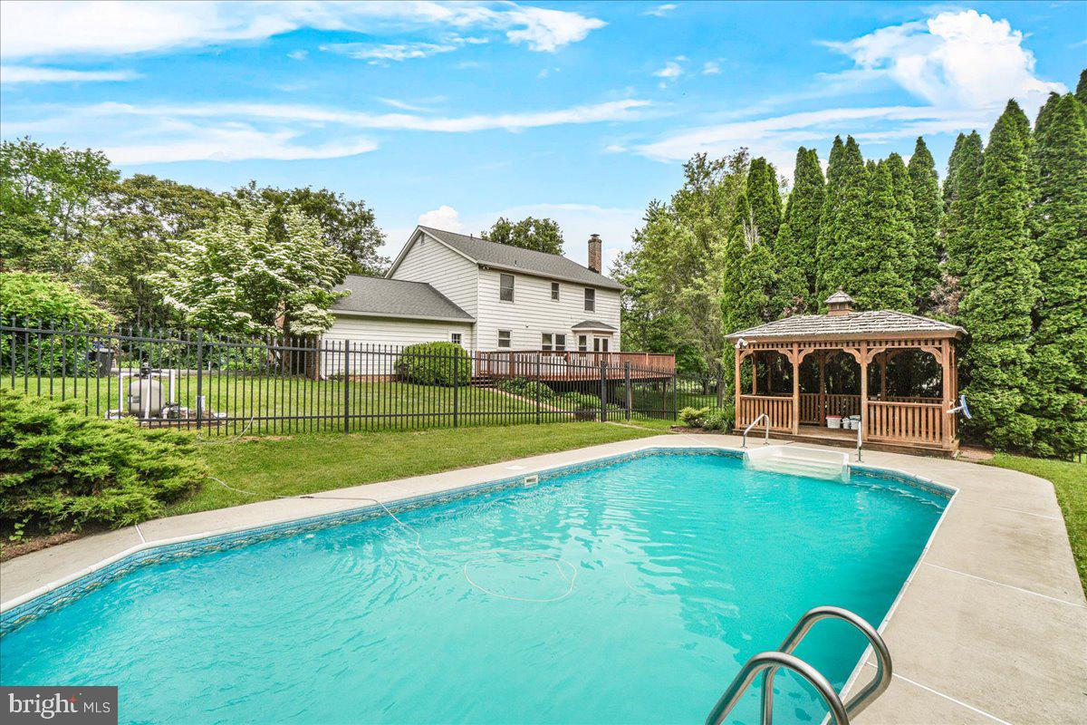 FARMFIELD ESTATES - Residential