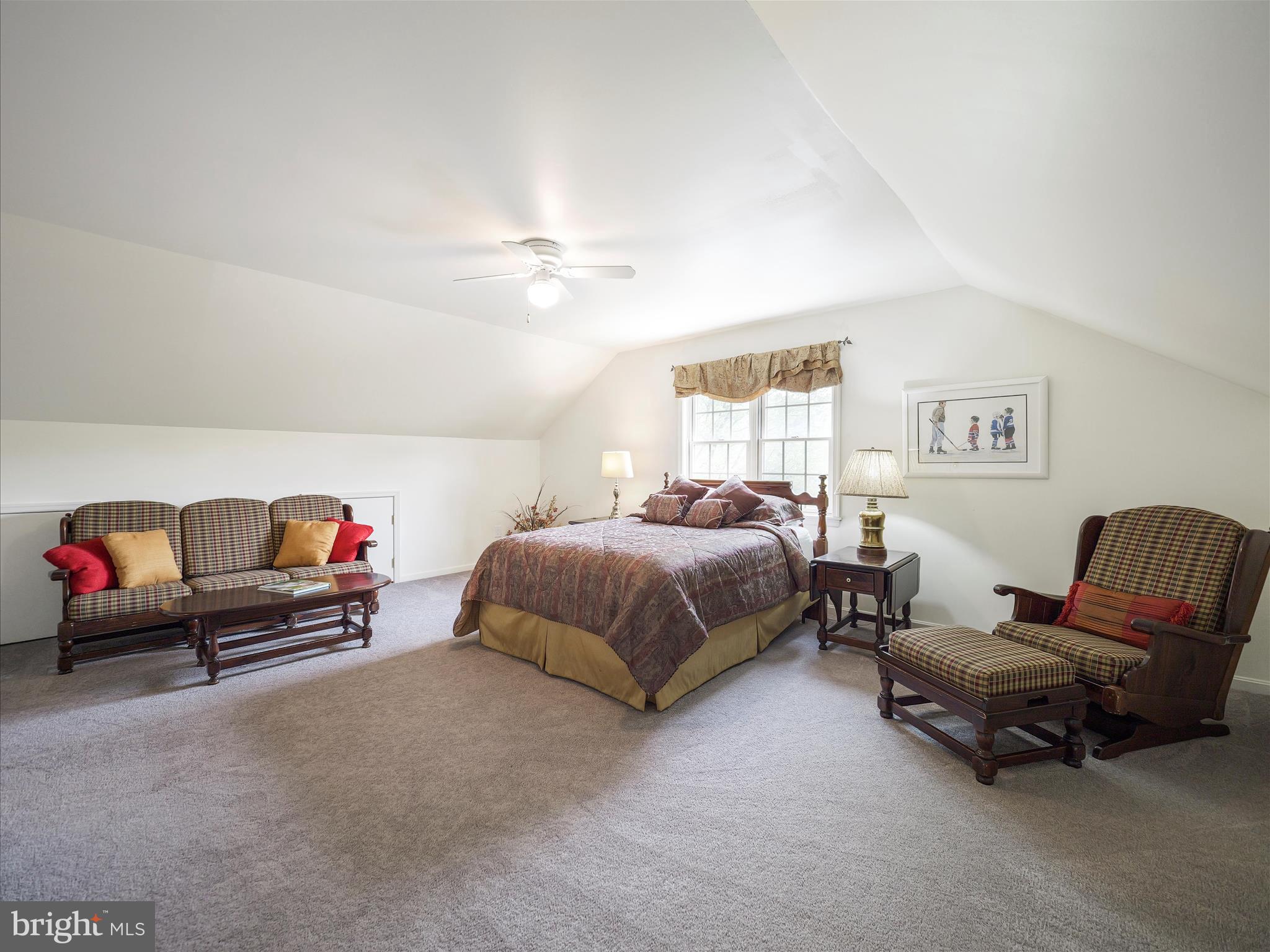 WHITETAIL MOUNTAINSIDE HOMES - Residential