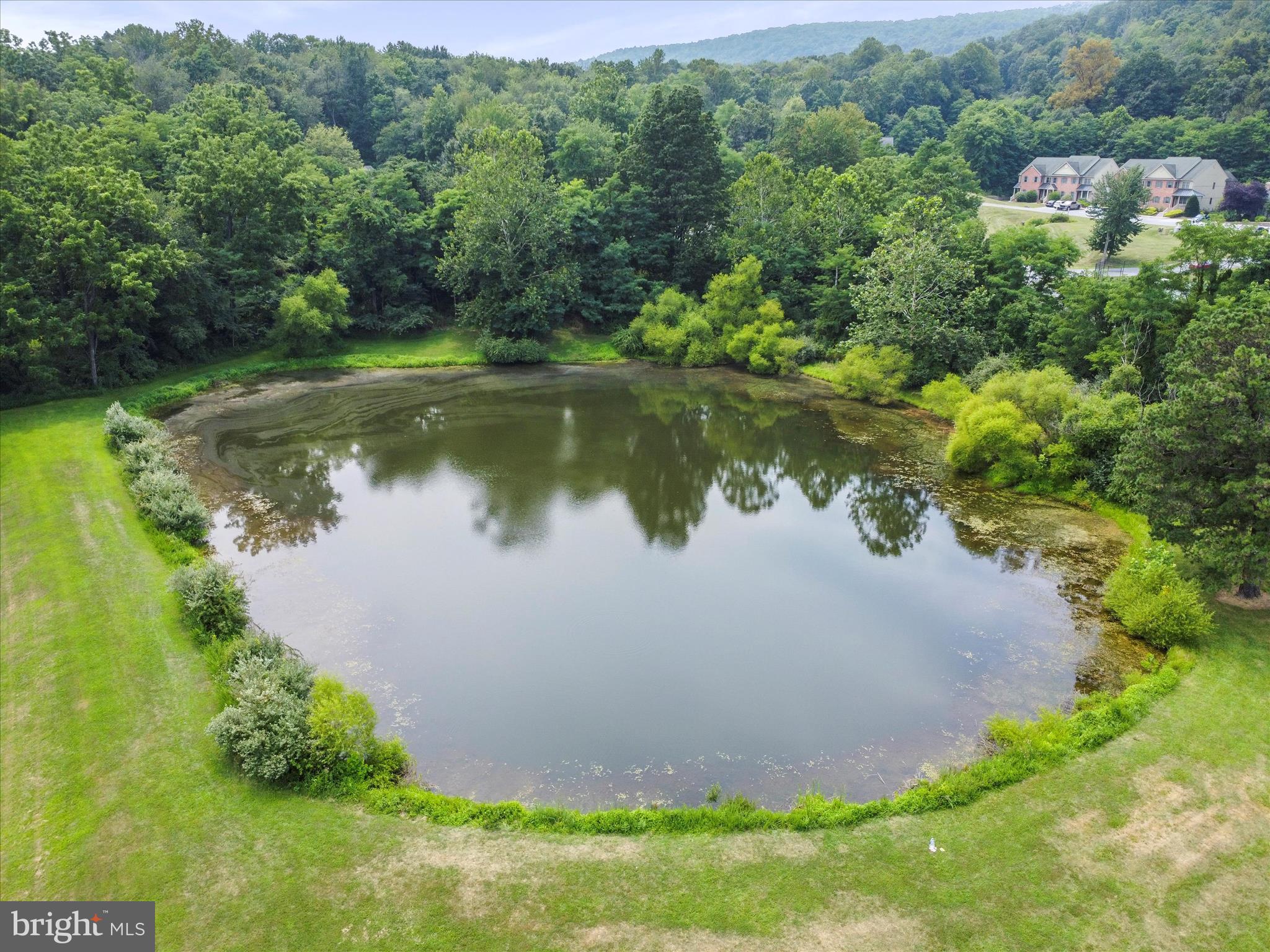 WHITETAIL MOUNTAINSIDE HOMES - Residential