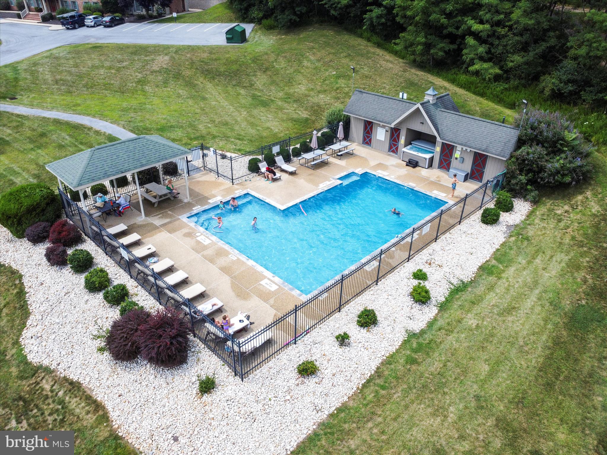 WHITETAIL MOUNTAINSIDE HOMES - Residential