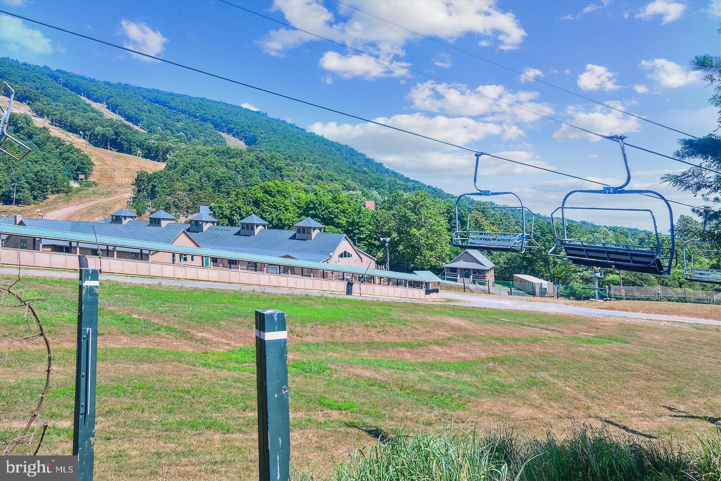 WHITETAIL MOUNTAINSIDE HOMES - Residential