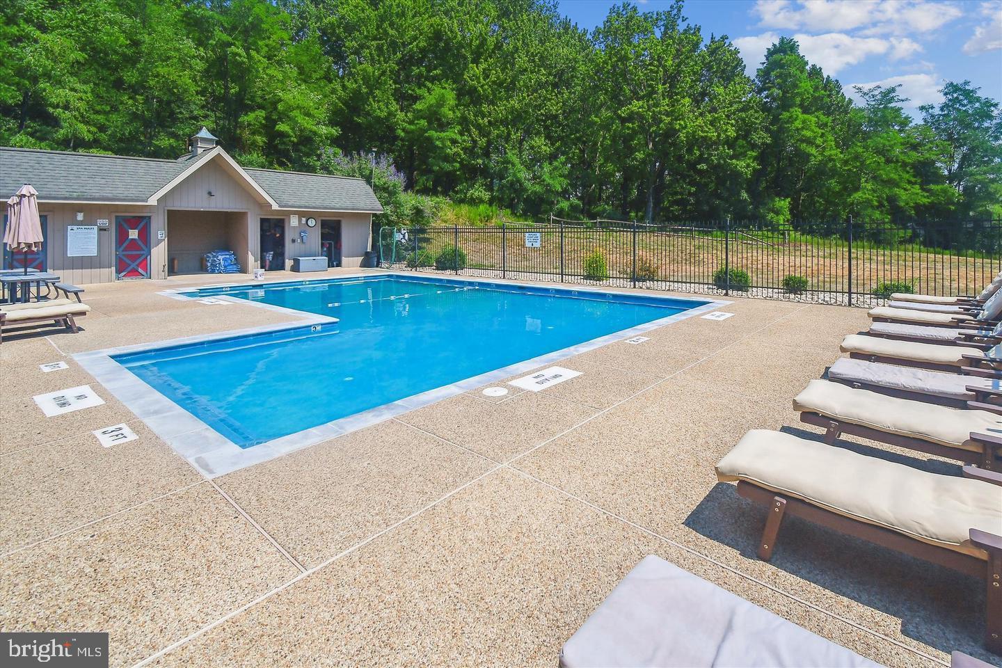 WHITETAIL MOUNTAINSIDE HOMES - Residential