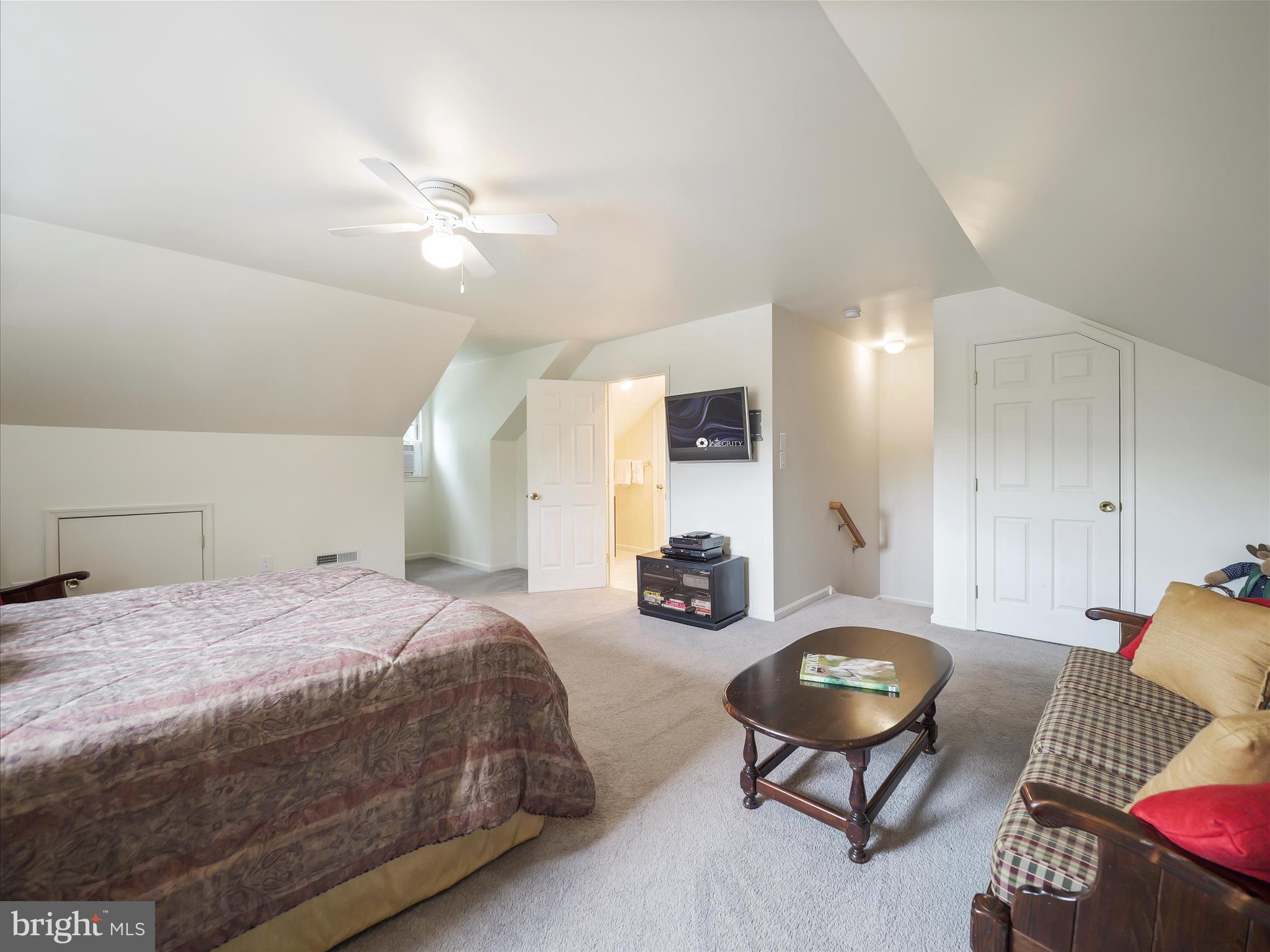 WHITETAIL MOUNTAINSIDE HOMES - Residential