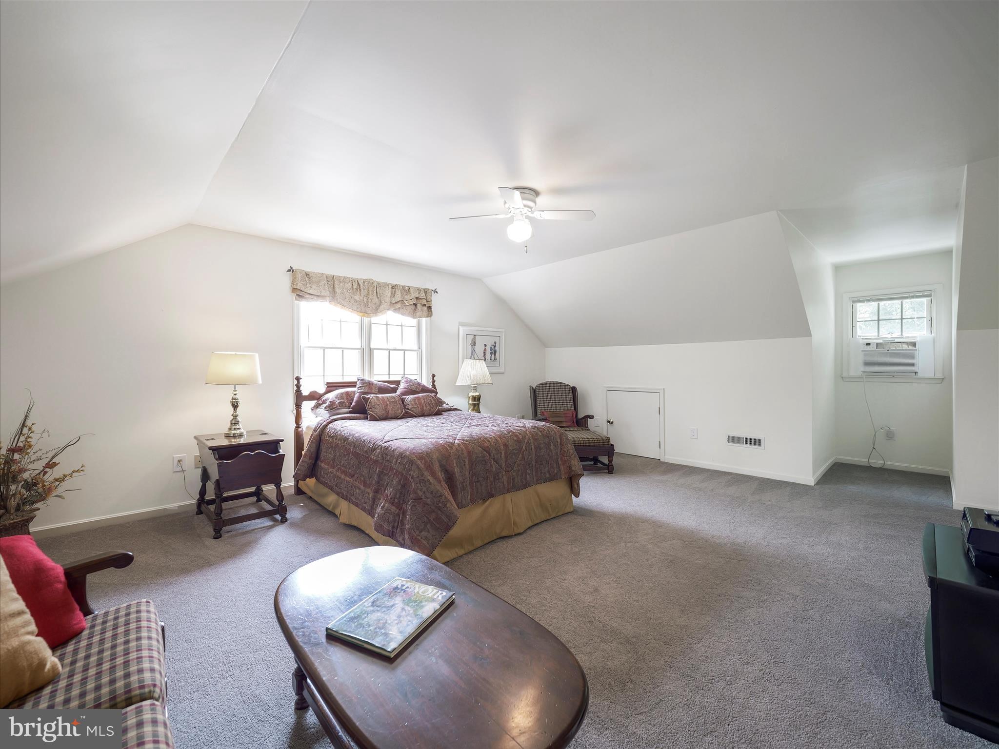 WHITETAIL MOUNTAINSIDE HOMES - Residential